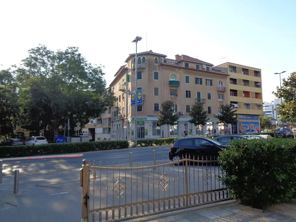 Apartment Ema Lu Split
