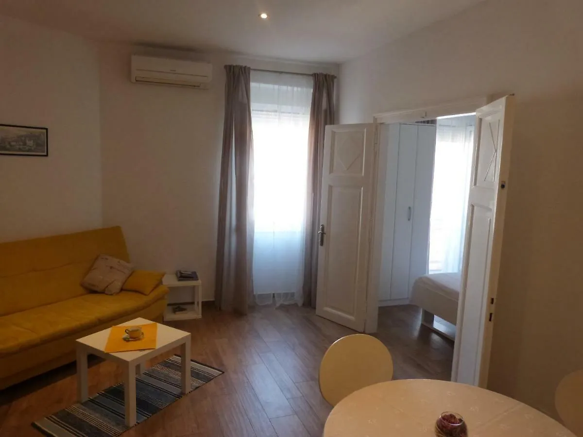 Apartment Ema Lu Split